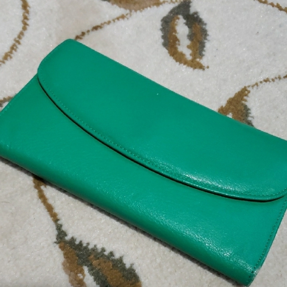 Mundi Vintage Women's Green Napa Cowwide Genuine Leather Trifold Wallet
